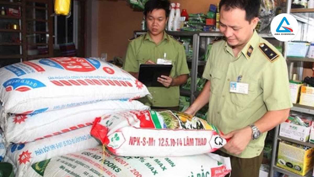 Nhận tư vấn từ các chuyên gia hoặc cán bộ nông nghiệp để chọn loại phân phù hợp nhất với loại cây trồng và điều kiện đất đai.